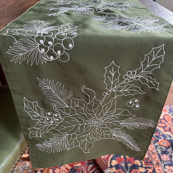 Holiday table runner - Picture 3 of 3